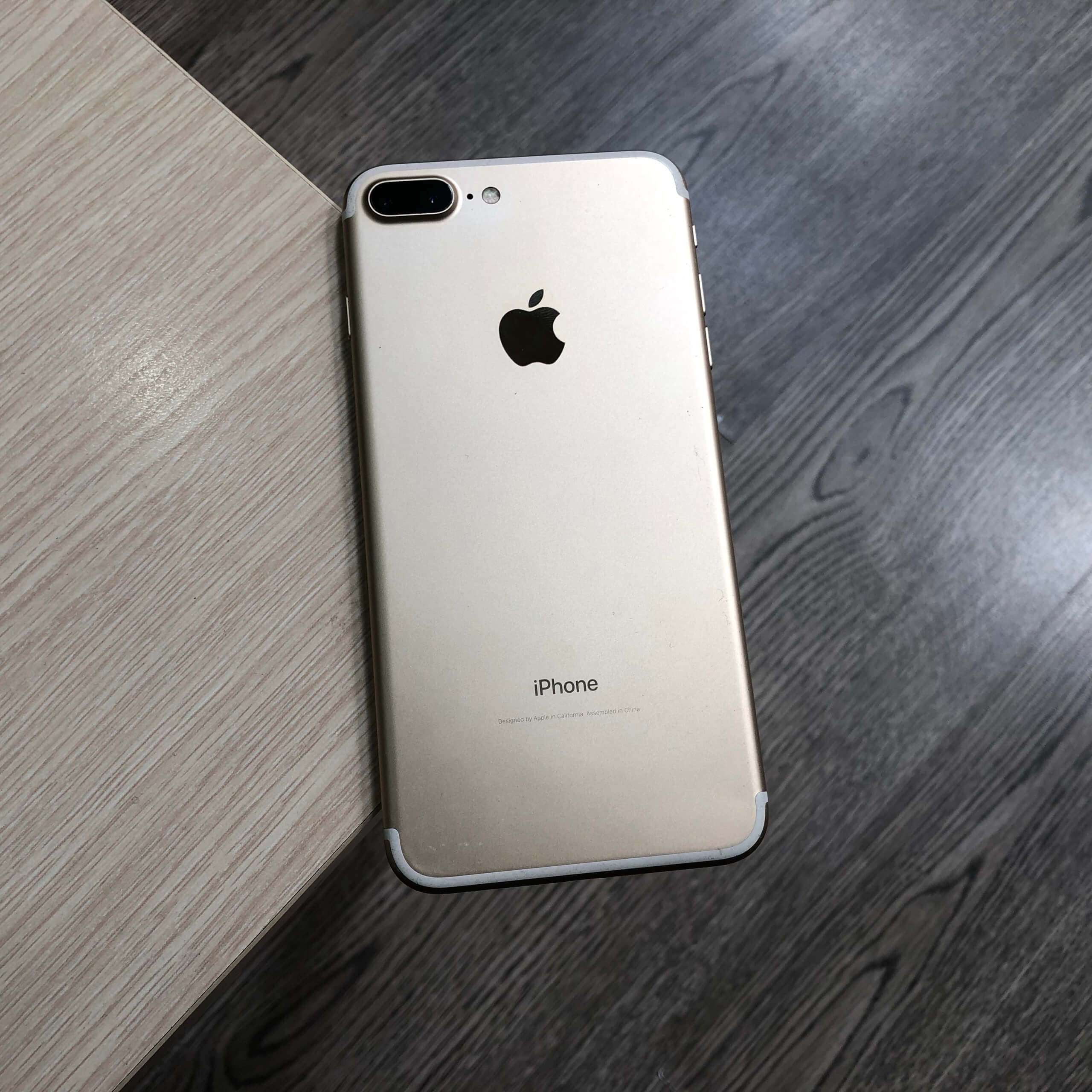 Mặt sau iPhone 7 Plus cũ