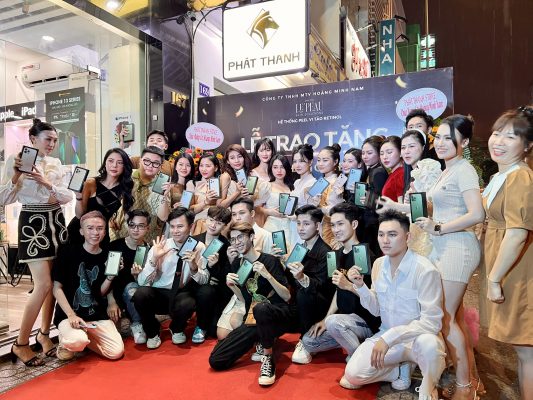 Ai sở hữu 42 cây iPhone tại Phát Thành Store?