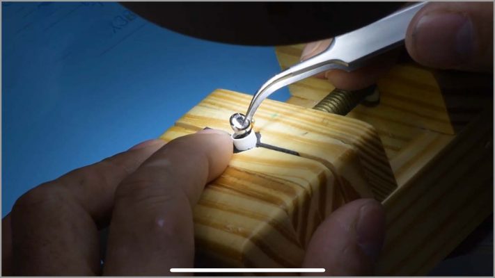 Hướng dẫn cách thay pin AirPods nhanh chóng đơn giản