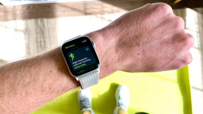 Hướng dẫn cách đeo apple watch đúng cách cho người mới sử dụng