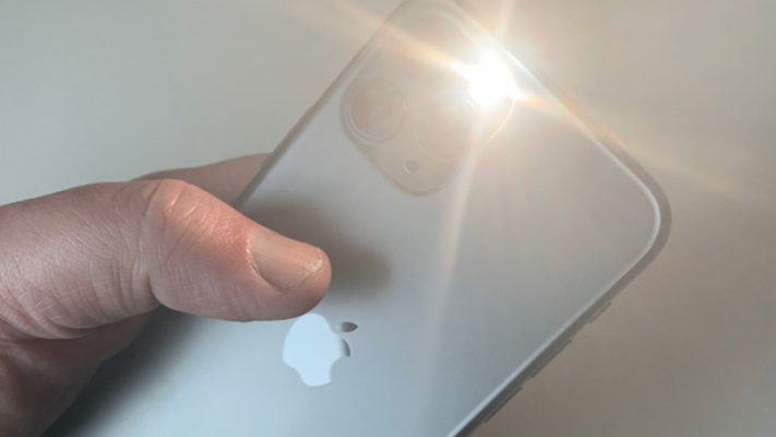 Top 3 cách bật tắt đèn flash (Đèn pin) của iPhone