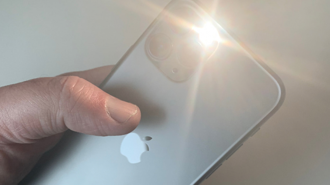 Top 3 cách bật tắt đèn flash (Đèn pin) của iPhone