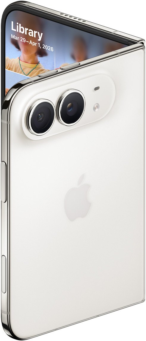 Điện thoại iPhone gập màu trắng với camera kép, hiển thị màn hình trong trạng thái…