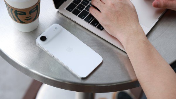 IPhone được sử dụng trong môi trường làm việc hàng ngày - iPhone MDM là gì? Có nên mua máy dính MDM